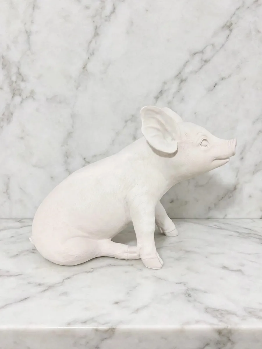 Pieza 56 — Figura de cerdito sentado