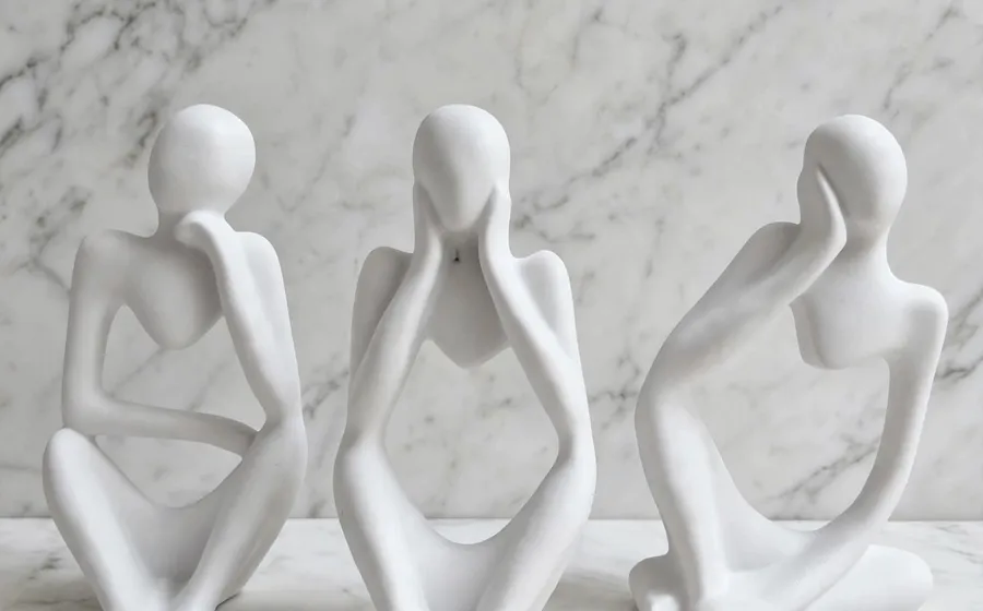 Set de figuras abstractas "Los tres sabios modernos" - Figura de marmolina