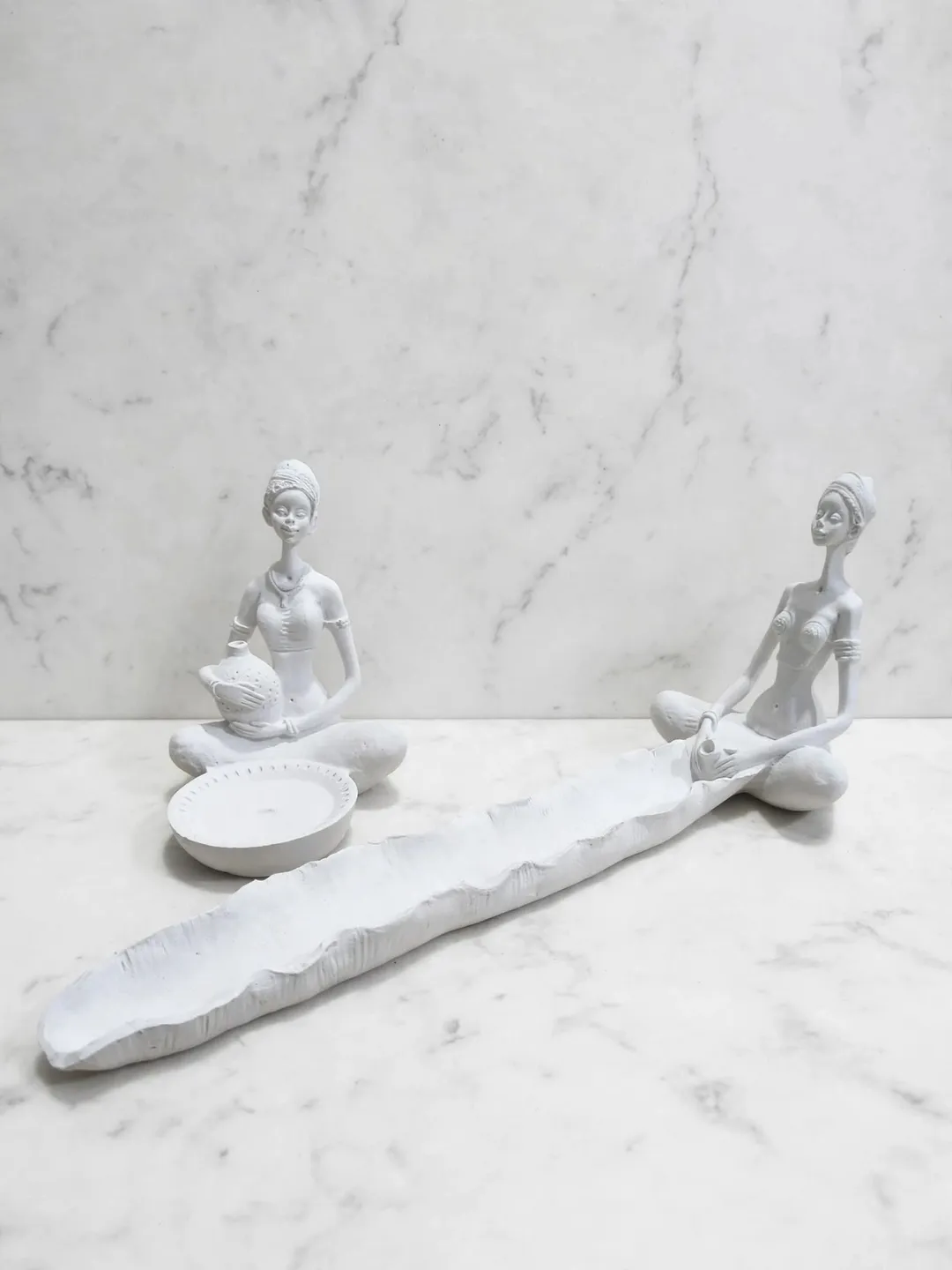 Set de figuras de mujeres con portainciensos — view 1