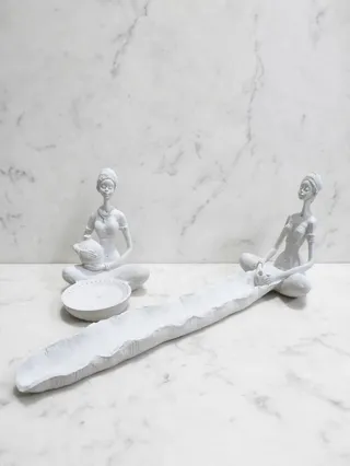Set de figuras de mujeres con portainciensos