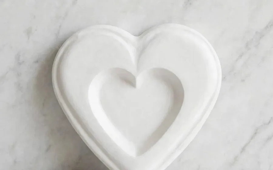 Decorativo de pared en forma de corazón - Relieve de marmolina