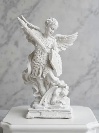 Estatua de San Miguel Arcángel (Espada)