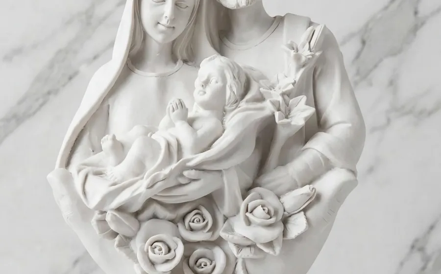 Sagrada Familia con Base de Rosas - Pieza de navidad en marmolina