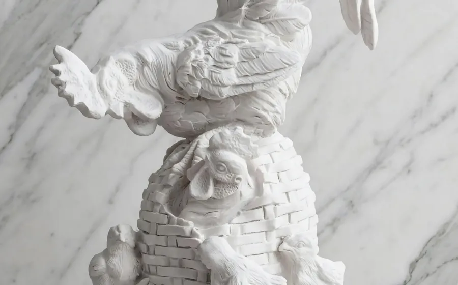 Escultura de Gallo y Pollitos - Figura de marmolina