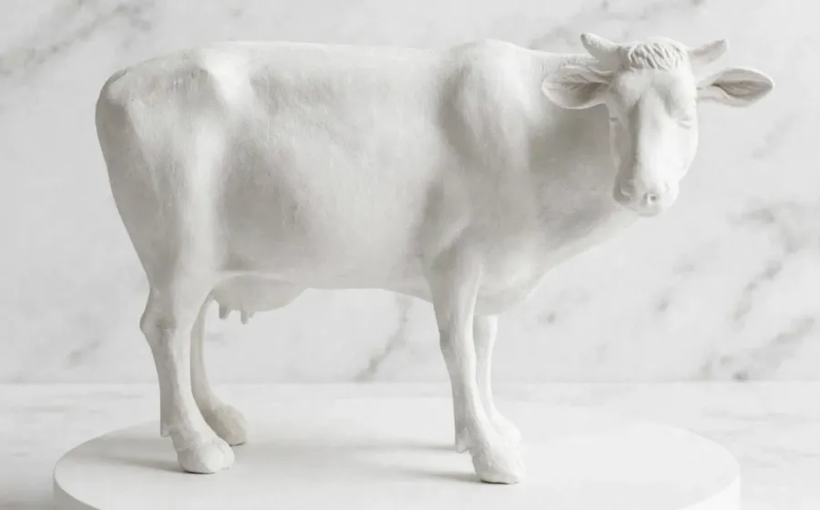 Vaca Escultórica - Figura de marmolina